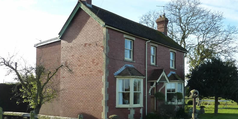 Replacement dwelling approved at committee