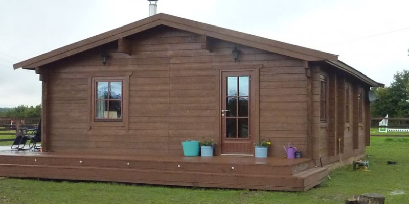 Retention of timber cabin for tourist accommodation use permitted